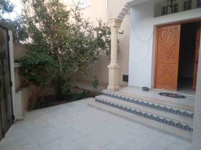 A vendre RDC d'une villa a cité r4 monastir