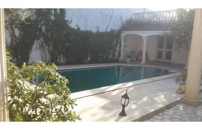 villa avec piscine a la soukra