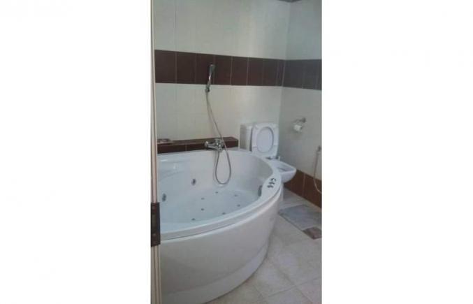 villa avec piscine a la soukra