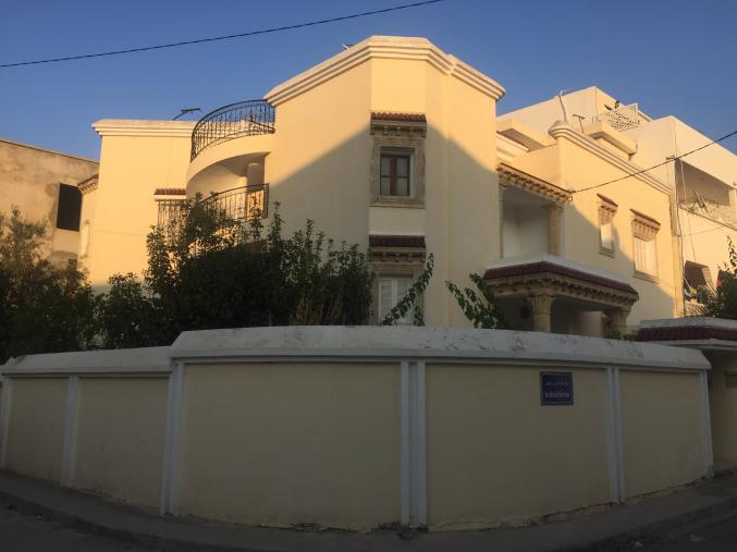 À vendre villa à mannouba 335 mètres carrés