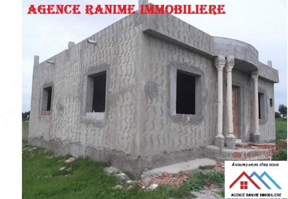Maison inachevé ds 1080m2 a la plage