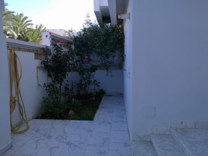 Villa + 4 Appartements