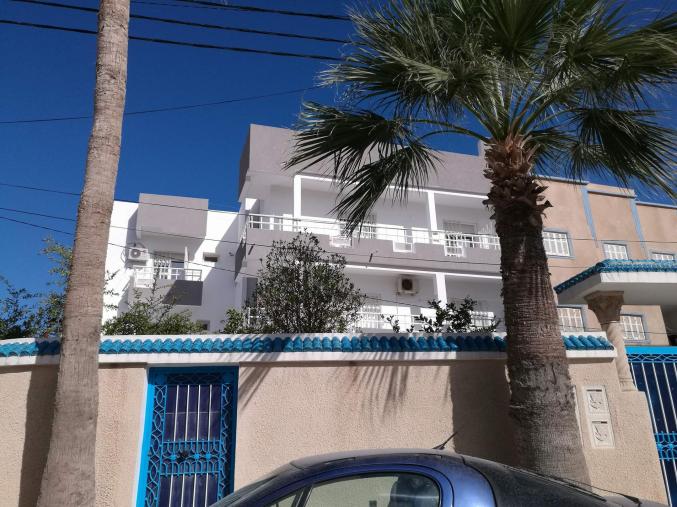 Villa + 4 Appartements