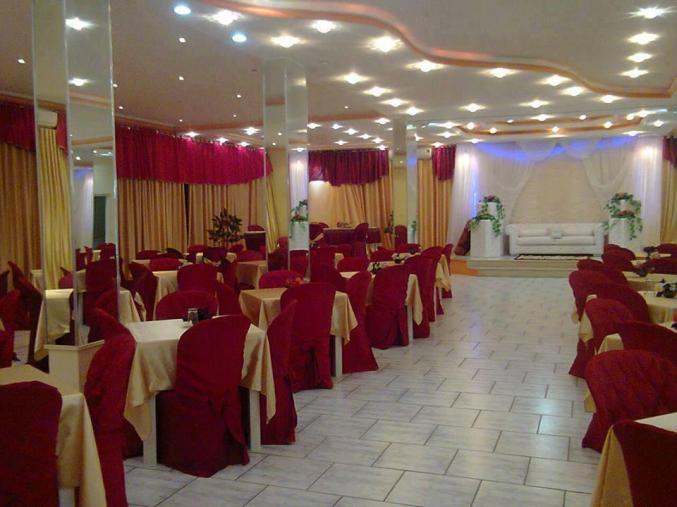 A vendre villa + Salle des fêtes