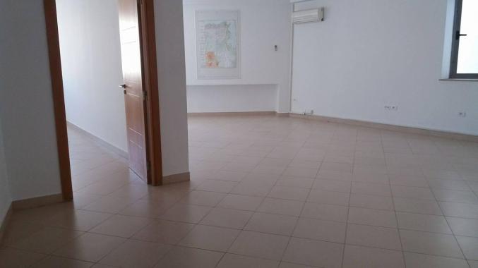 Bureau avec hall et 1 bureau au centre urbain nord