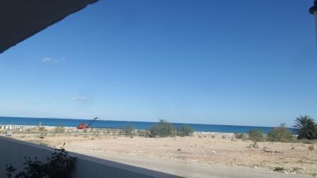 Joli RDC vue mer des pièces principales et du balcon