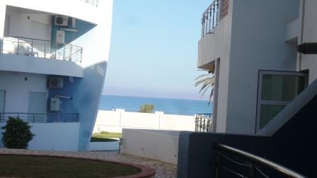 Joli RDC vue mer des pièces principales et du balcon