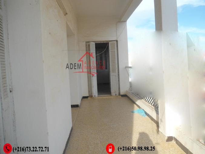 un étage de villa un petit lot de terrain