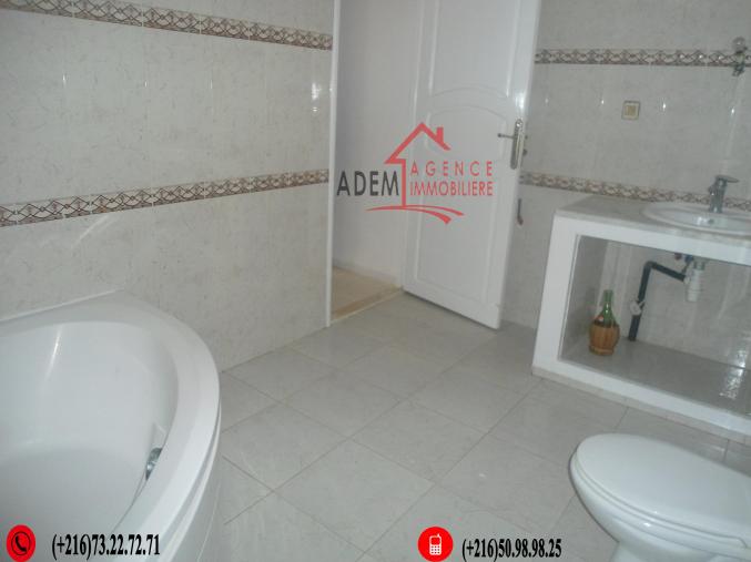 une spacieuse villa situé dans un emplacement résidentiel