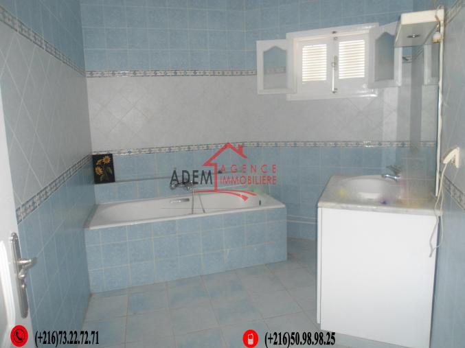 une spacieuse villa situé dans un emplacement résidentiel