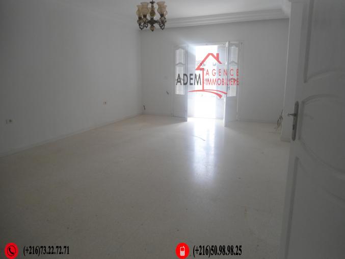 une spacieuse villa situé dans un emplacement résidentiel