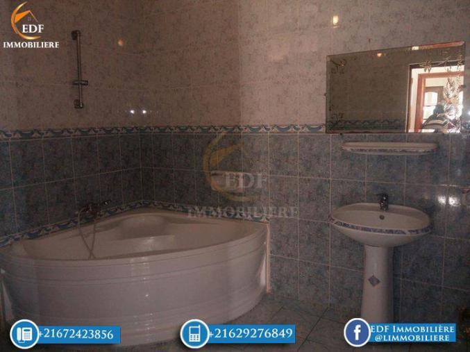 1193: Un grand appartement de 4 pièces à Cité Wali Bizerte