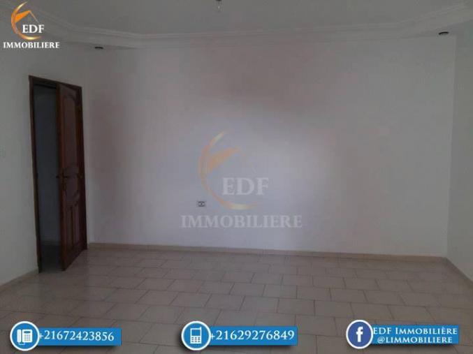 1193: Un grand appartement de 4 pièces à Cité Wali Bizerte