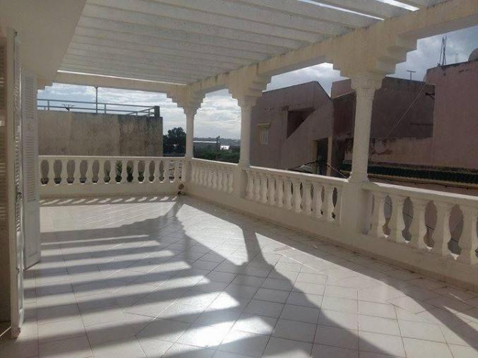 1193: Un grand appartement de 4 pièces à Cité Wali Bizerte