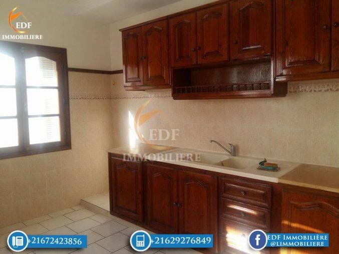 1193: Un grand appartement de 4 pièces à Cité Wali Bizerte