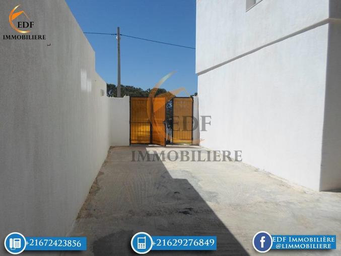 Un ètage de 3 pièces à la Grotte Bizerte