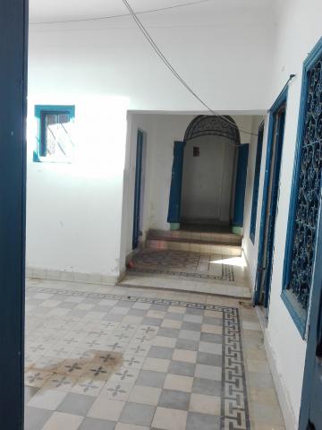 للبيع دار عربي في منطقة السيدة المنوبية