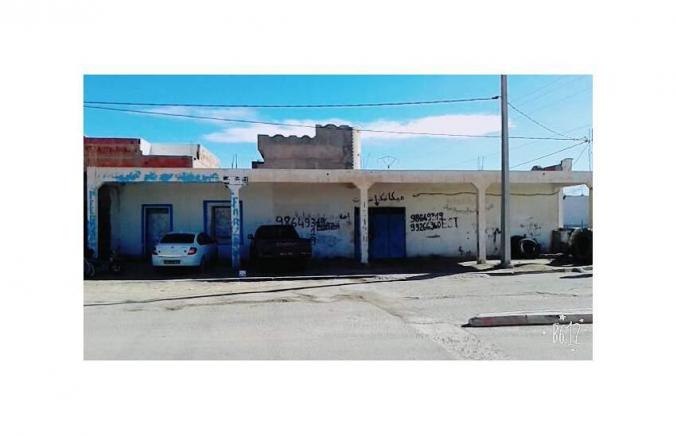 Terrain et Villas et 7 Garages