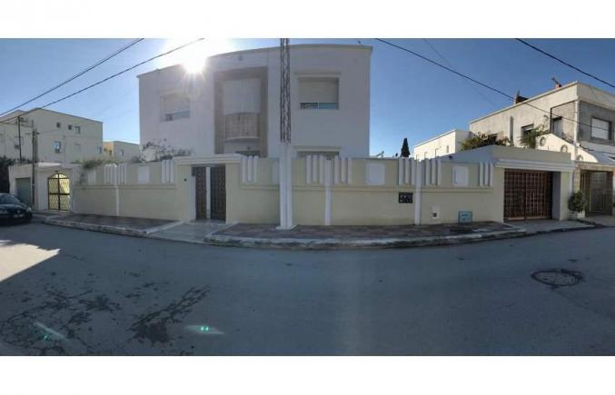 Villa 500m2 à Ariana Ville