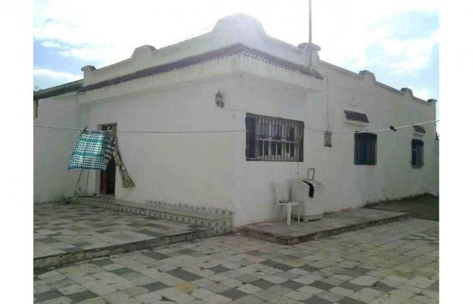 Maison avec large jardin