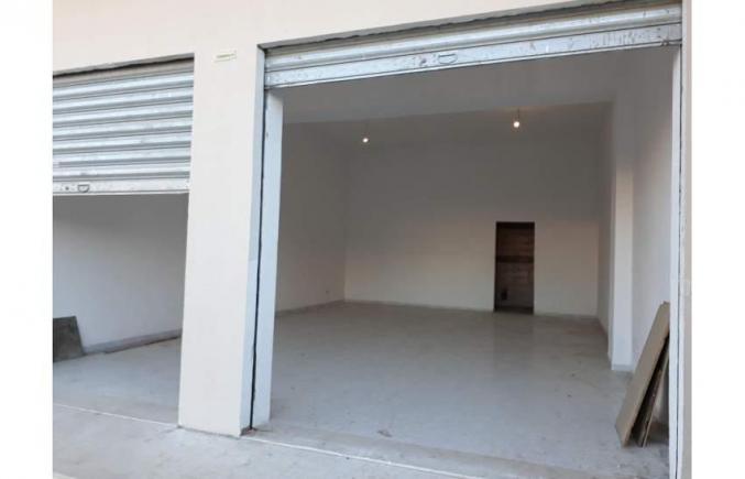 Magasins Commerces depots 92m2