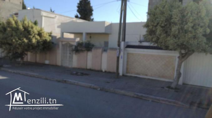 منزل كبير  للبيع المساحة الجملية 335متر مربع  