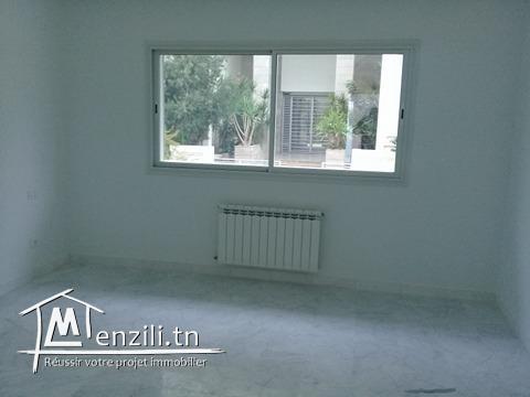 Un bureau aux rez de