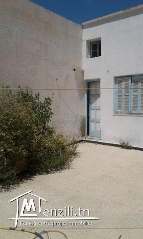 Maison bien située à Moknine