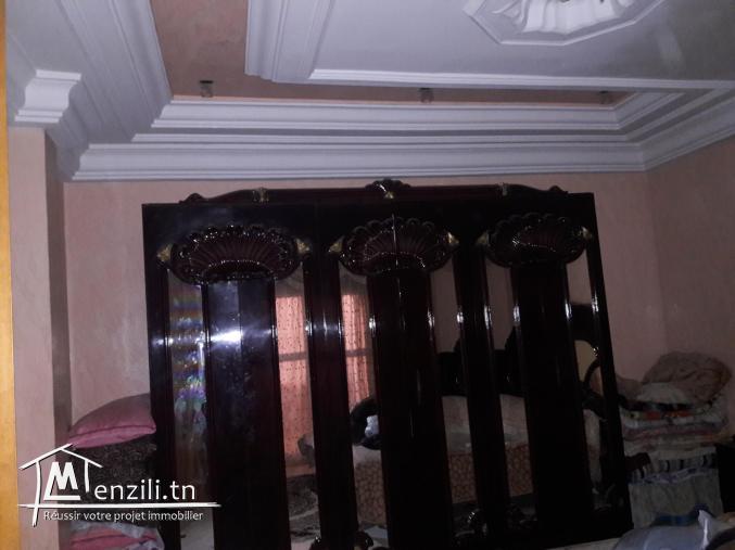 للبيع منزل  ومحلات تجارية