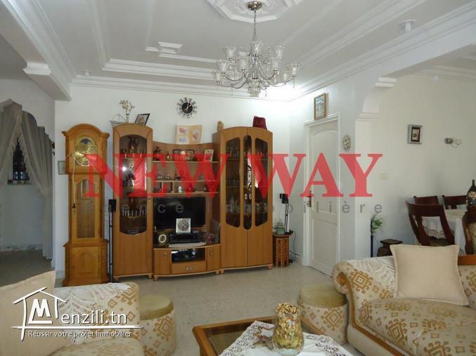 Maison erigée sur trois niveaux à cité erriyadh