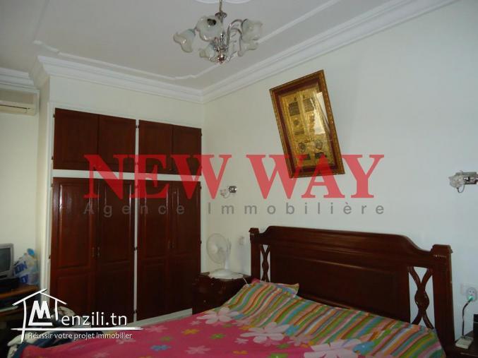 Maison erigée sur trois niveaux à cité erriyadh