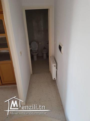 Un appartement avec entre principale indépendante a louer