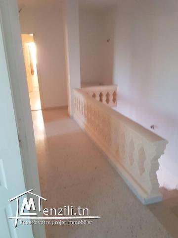 Un appartement avec entre principale indépendante a louer