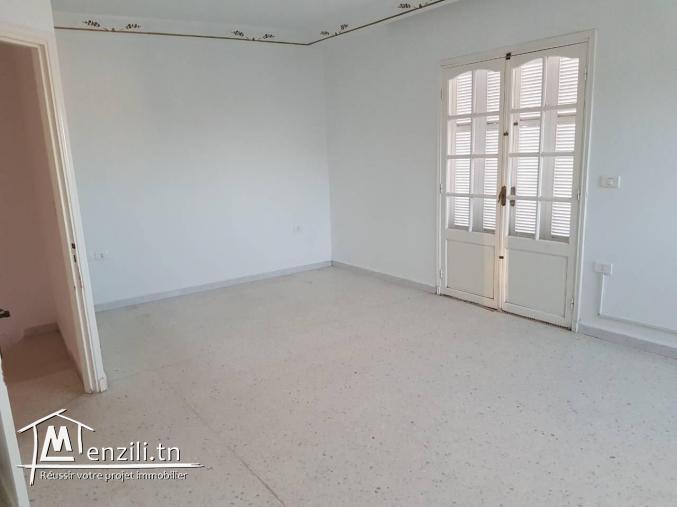 Un appartement avec entre principale indépendante a louer