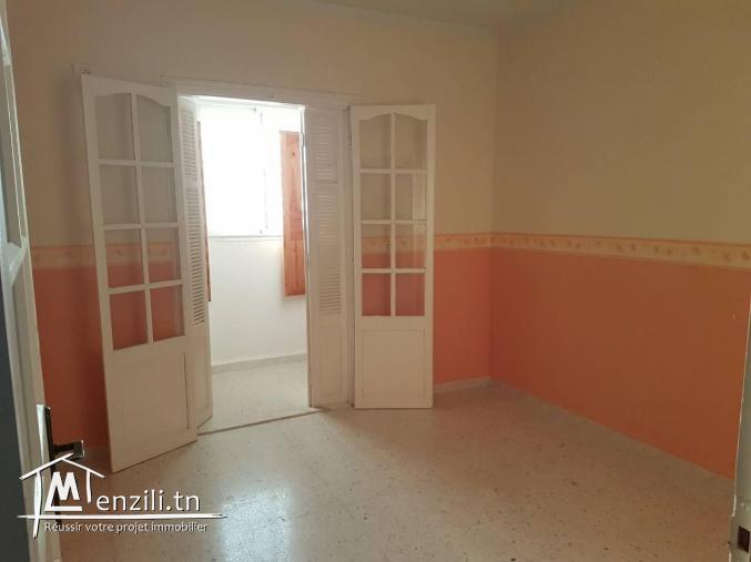 Un appartement avec entre principale indépendante a louer