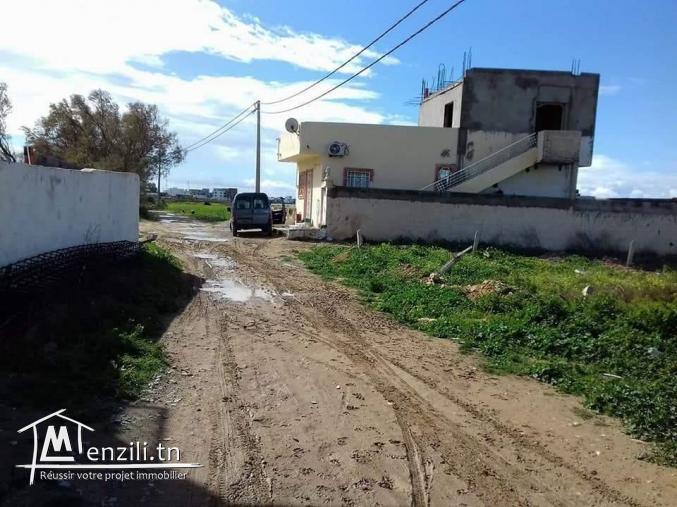 ساحة للبيع في اروع بحر في قليبية