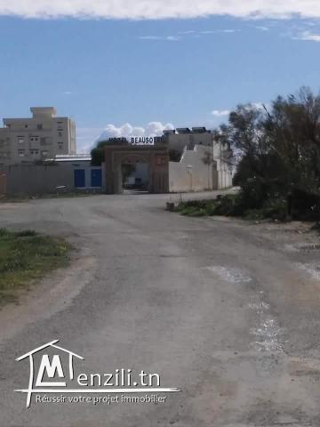 ساحة للبيع في اروع بحر في قليبية