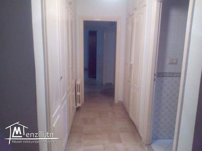 A vendre un appartement, à Aïn Zaghouan, cité el wahat, La Soukra