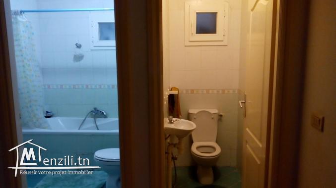 A vendre un appartement, à Aïn Zaghouan, cité el wahat, La Soukra