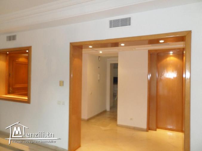 un joli appartement haute standing s+4 manzeh 8