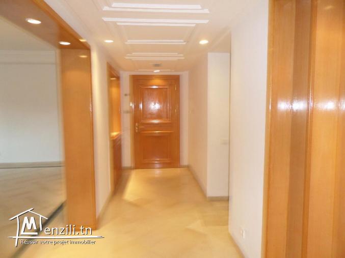 un joli appartement haute standing s+4 manzeh 8
