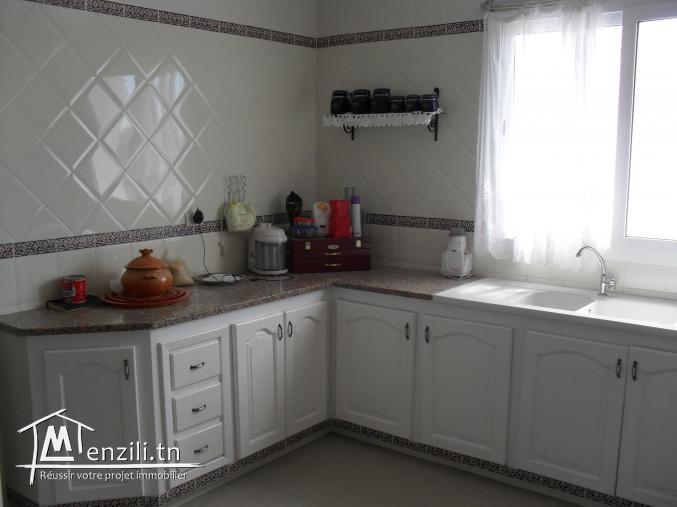 a louer  s+3 au 2 eme étage à kelibia