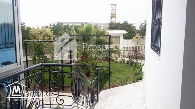 A Louer, Belle et spacieuse Villa meublée