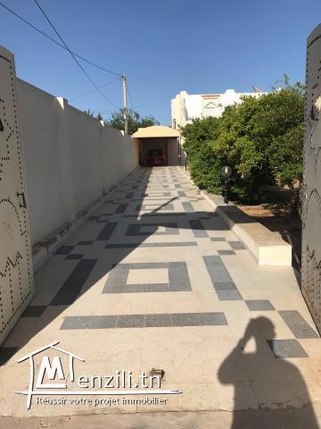 Villa et terrain de 1040m