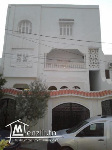 A vendre villa à Sahloul 1 composée de 2 habitations ( RDC + Duplex )