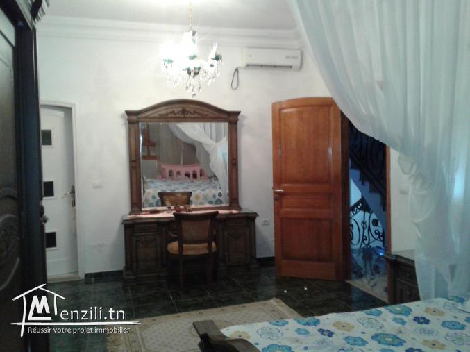 A vendre villa à Sahloul 1 composée de 2 habitations ( RDC + Duplex )