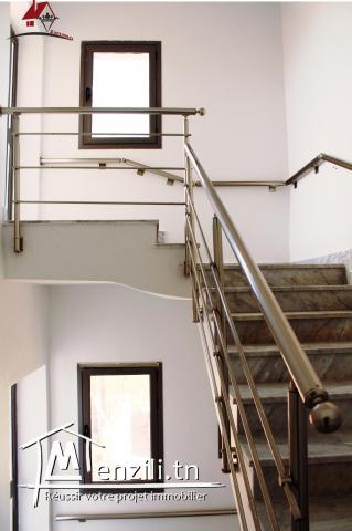 فيلا ذات 3 طوابق في دار علوش (قليبية) البيع