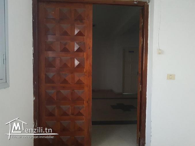 Un dépôt  800 m2 à megrine