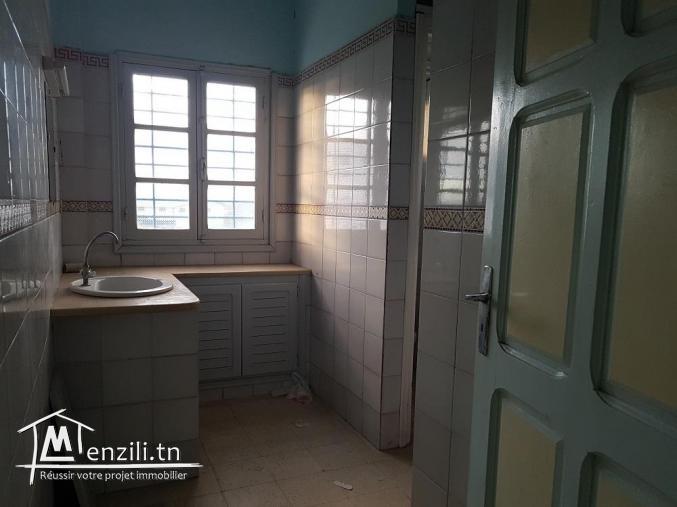 Un dépôt  800 m2 à megrine