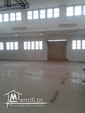 local a soukra pour tout usages avec titre bleu